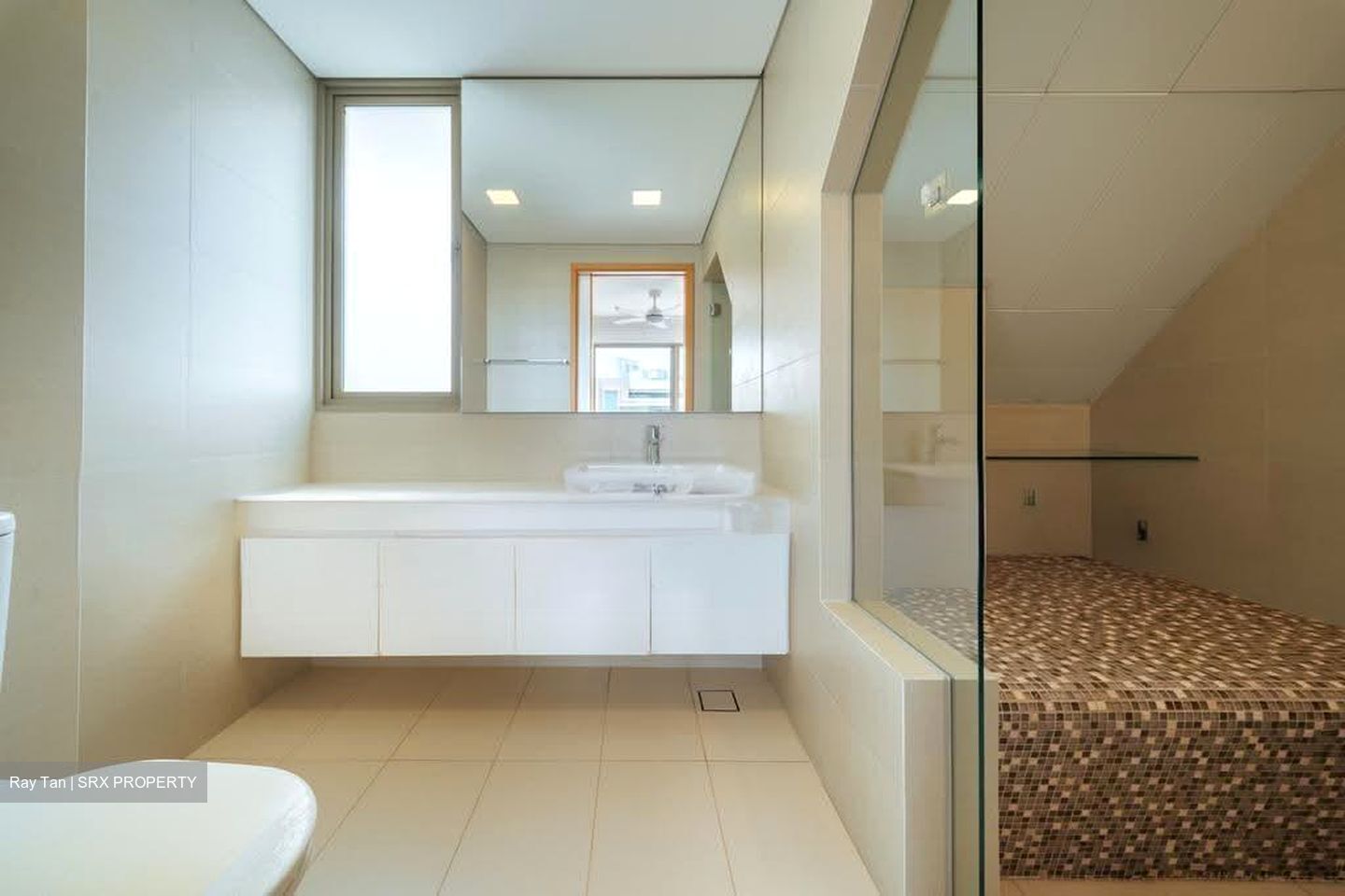 Este Villa (D28), Terrace #638684381